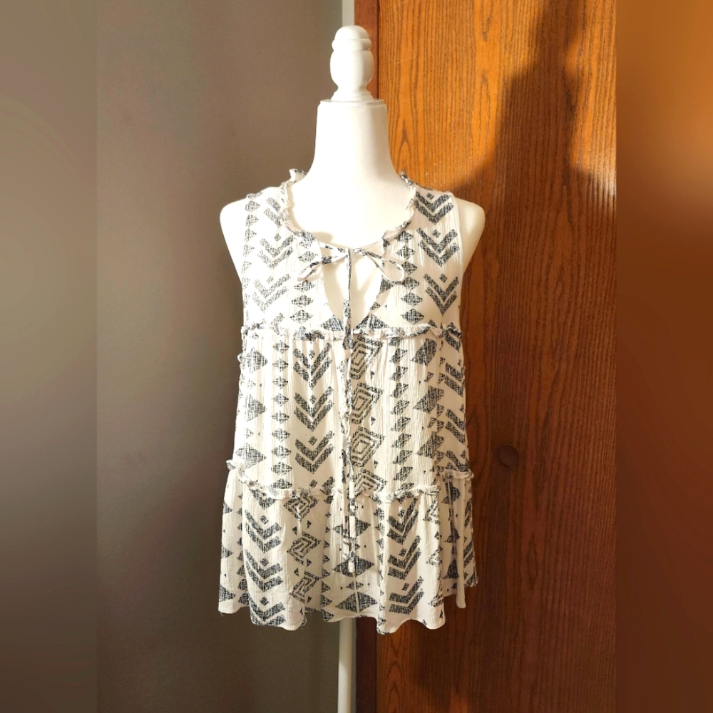 Women's Boutique Sleeveless Boho Aztec Black and White